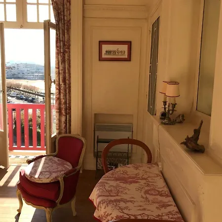 Thiers Golf 2 -charmant Face A La Baie Apartmán