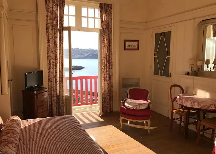 Thiers Golf 2 -charmant Face A La Baie Apartment *
