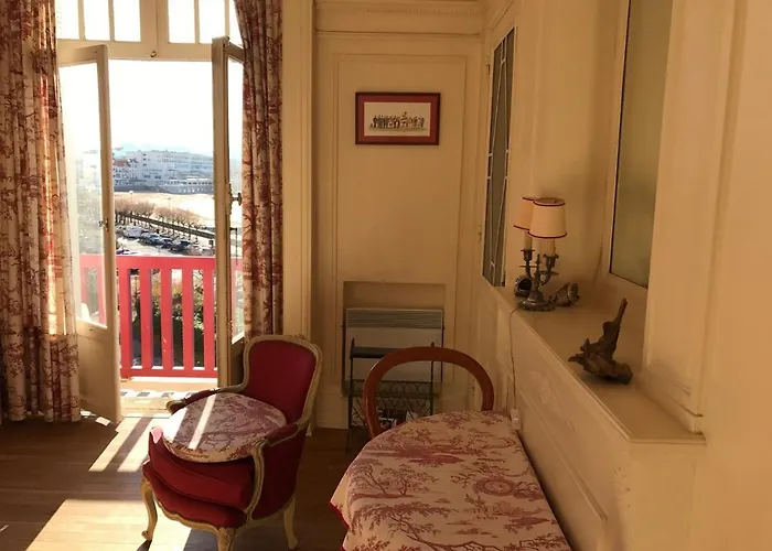 Thiers Golf 2 -charmant Face A La Baie Apartment